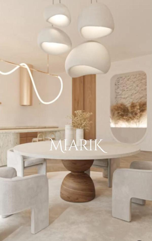 Miarik Design Yuvarlak Ahşap Bogum Ayak Traverten Tabla Mermer Yemek Masası - Image 1