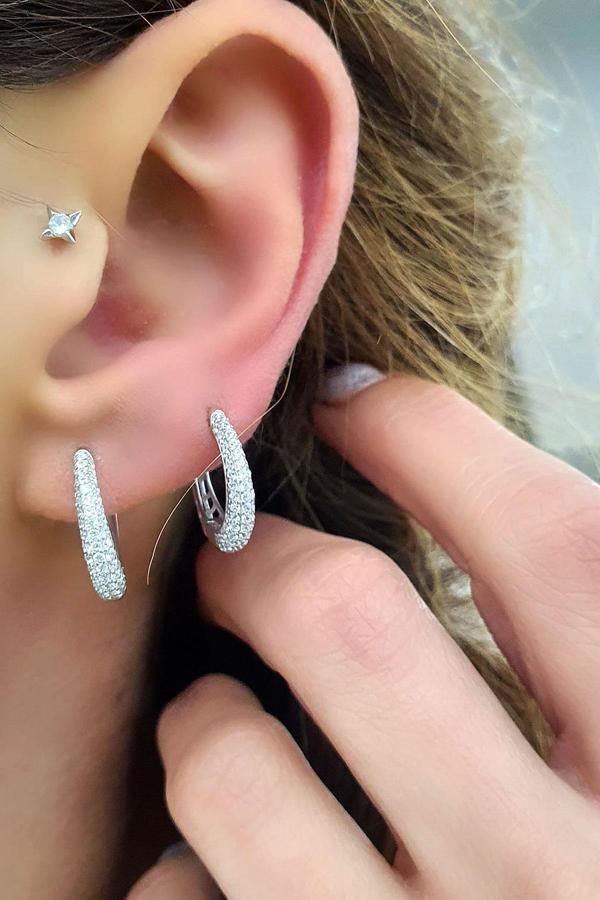  Pırlanta Parlaklığında Zirkon Taşlı 925 ayar Gümüş Oval Halka küpe  - Image 1