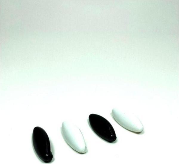 Mbb E-Ticaret 4 Adet Plastik Çengelli Eşarp Ve Şal İğnesi Siyah Beyaz 4 Cm - Image 1