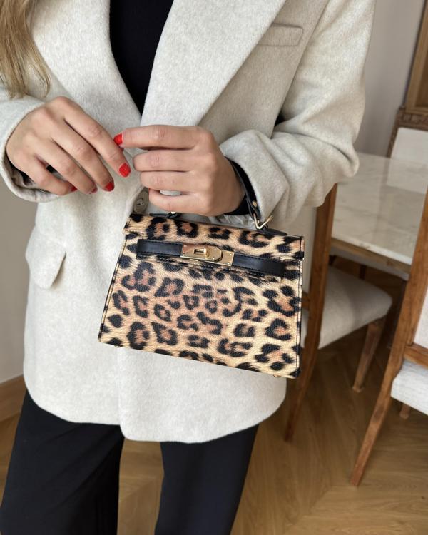 Kapaklı Kemer Aksesuarlı Leopar Çanta - Image 1