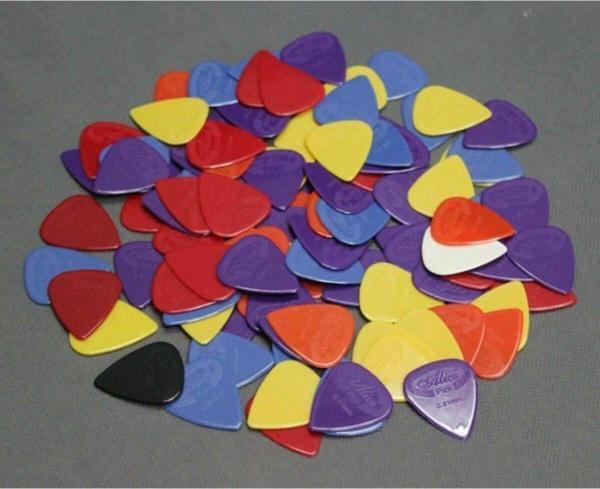Alice Ap-600F Plastik Karışık Renk 600 Adet Gitar Penası Özel Kutulu - Image 1
