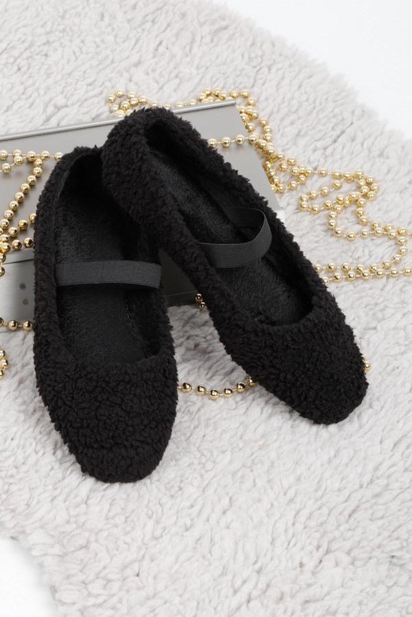 Renklibutik Peluş Tüylü Bant Detayli Kadin Ev Ayakkabisi Babet - Image 1