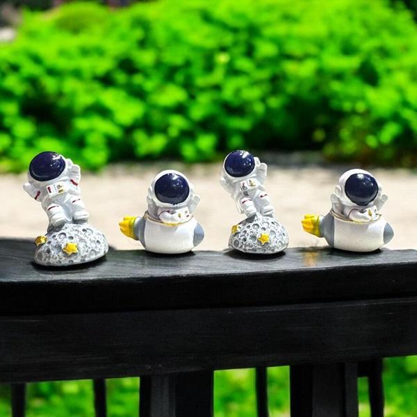 Kuzey Oyuncak 4 ADET ASTRONOT BİBLO DEKORATİF BİBLO NOEL SÜSLERİ YILBAŞI HEDİYELERİ VİTRİN DEKOR - Image 1