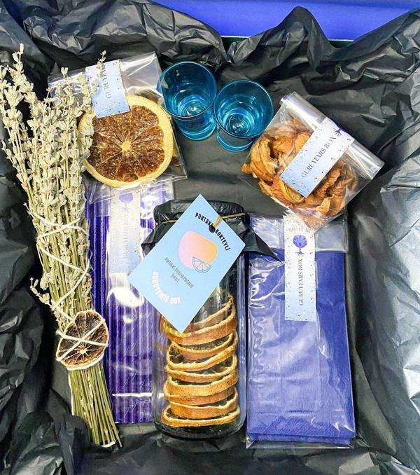 Guruyemiş Box Mavi Parti Kutusu Ve Kokteyl Hazırlama Kiti Doğum Sevgililer Günü Özel Gün Hediye Seti - Image 1