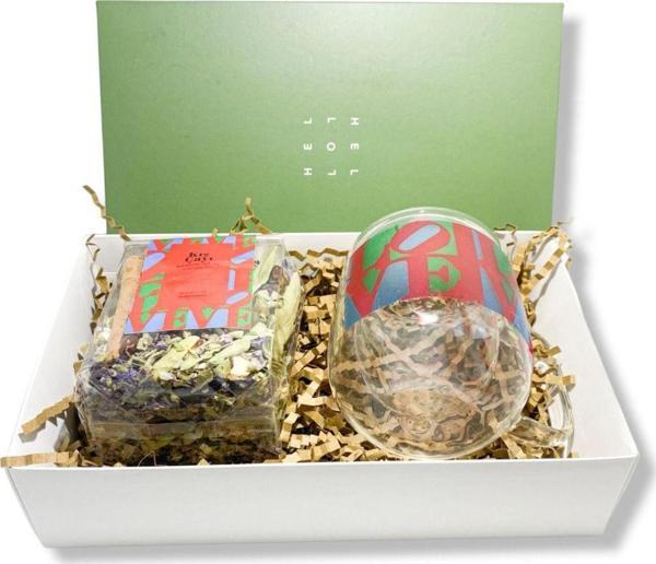 Guruyemiş Box Robert Indıana Theme Pop Art Çay Sever Paketi - Bitki Çayı - Çift Camlı Büyük Kupa Hediye Kutusu - Image 1