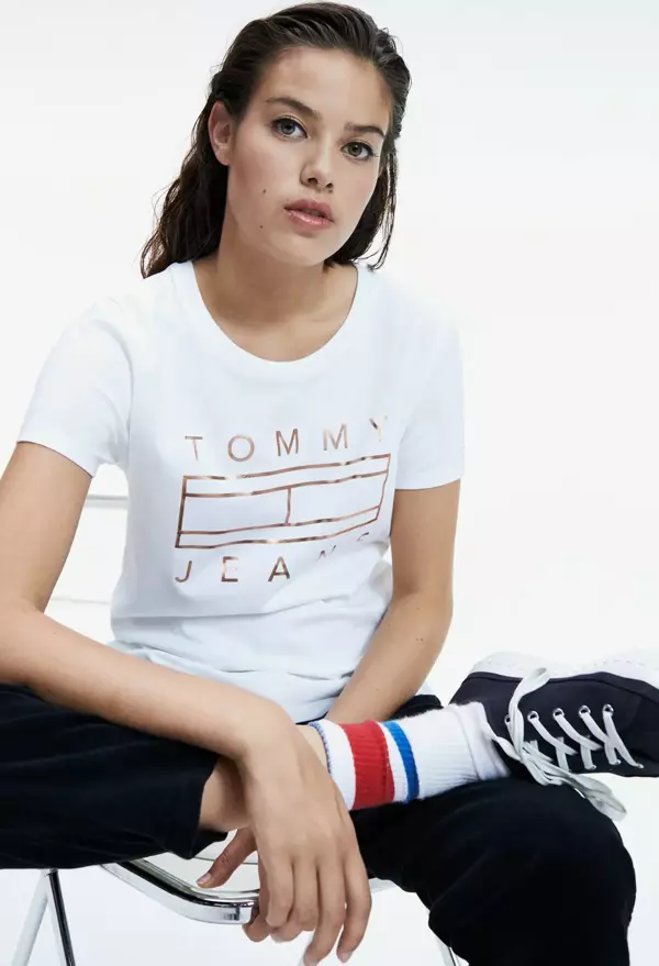 Tommy Hilfiger Kadın Metallic Logo T-Shirt DW0DW07158 - Image 1