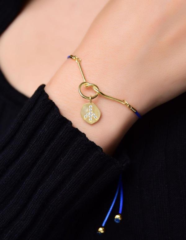 925 Ayar Gümüş Gold Kaplama Lacivert Ipli Taşlı Barış Sembolü Kadın Bileklik - Image 1