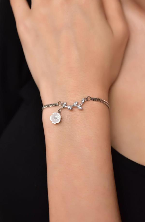 925 Ayar Gümüş Rodyum Kaplama Zirkon Taşlı Sedef Manolya Çiçeiği Bileklik - Image 1
