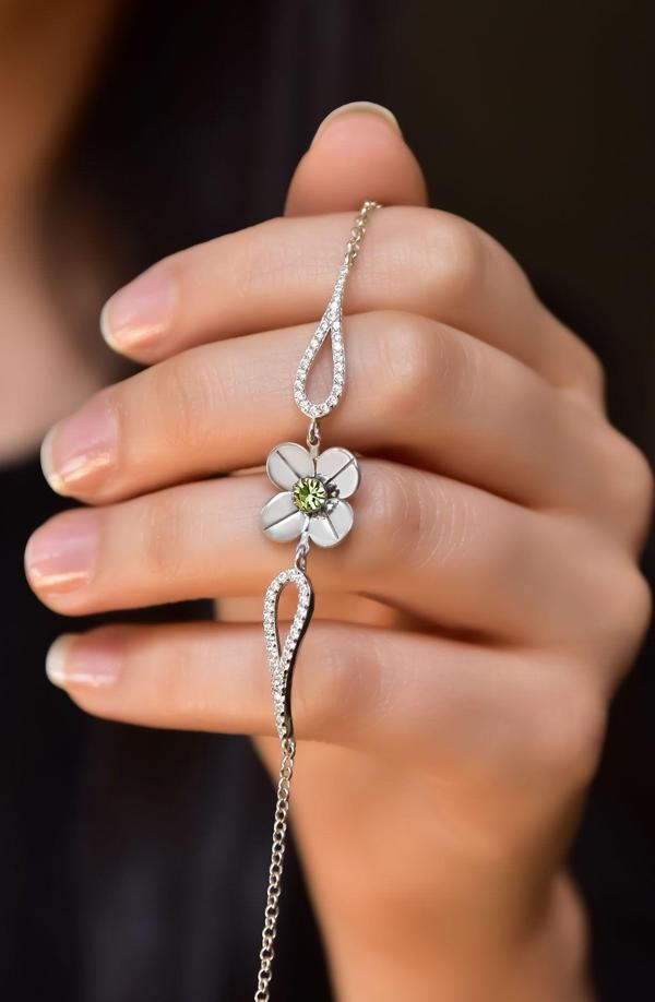 925 Ayar Gümüş Rodyum Kaplama Ağustos Ayı Doğum Taşlı Şans Dört Yapraklı Yonca Bileklik - Image 1