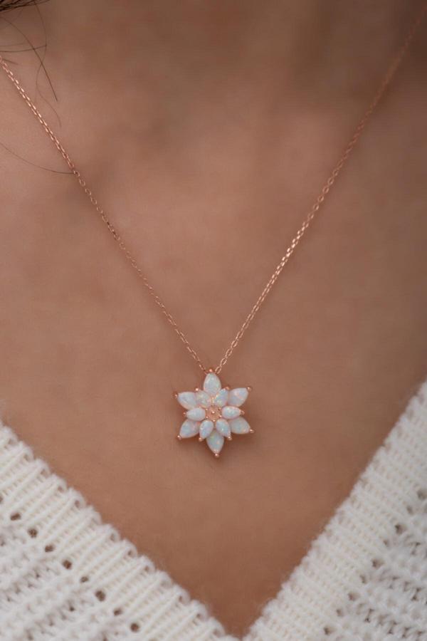 925 Ayar Beyaz Opal Taşlı Gümüş Lotus Kolye - Image 1