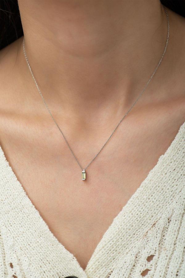 925 Ayar Dikdörtgen Yeşil Tektaş Gümüş Kolye - Image 1