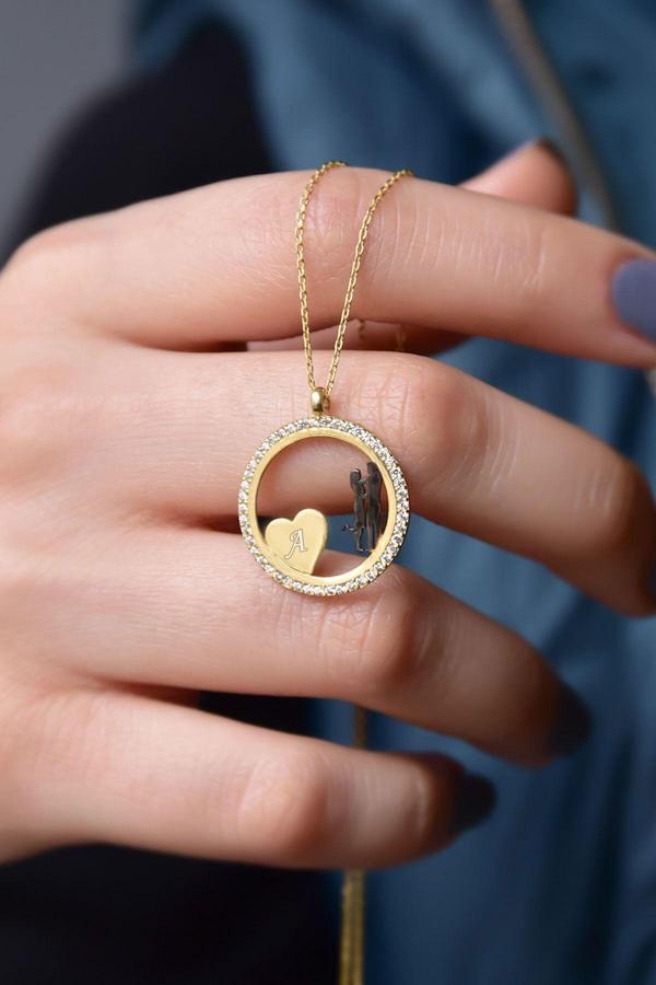 925 Ayar Gümüş Altın Kaplama Kalpli Harf Aşk Çemberi Kolye - Image 1