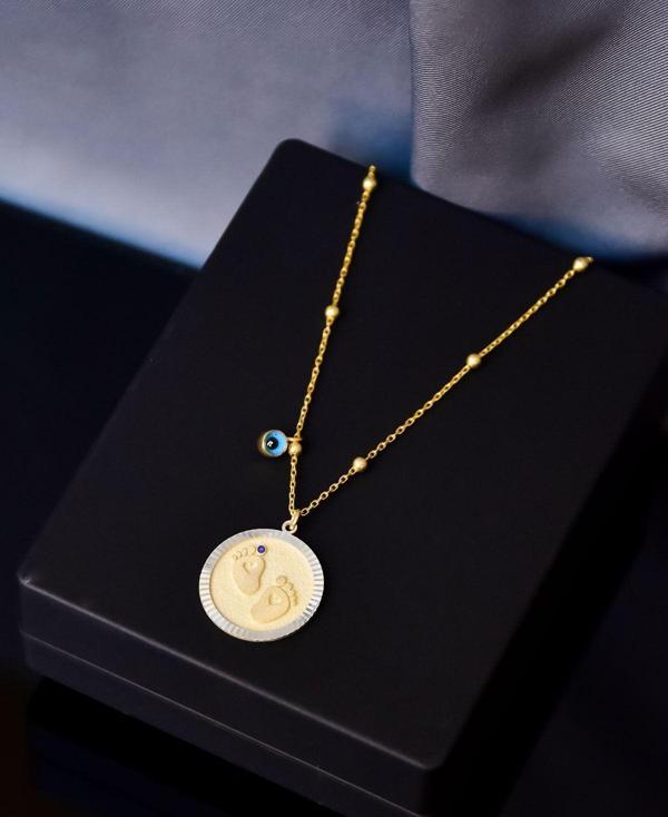 925 Ayar Gümüş Gold /rodyum Kaplama Cam Gözlü Top Zincirli Bebek Ayak Izi Lacivert Taşlı Plaka Kolye - Image 1