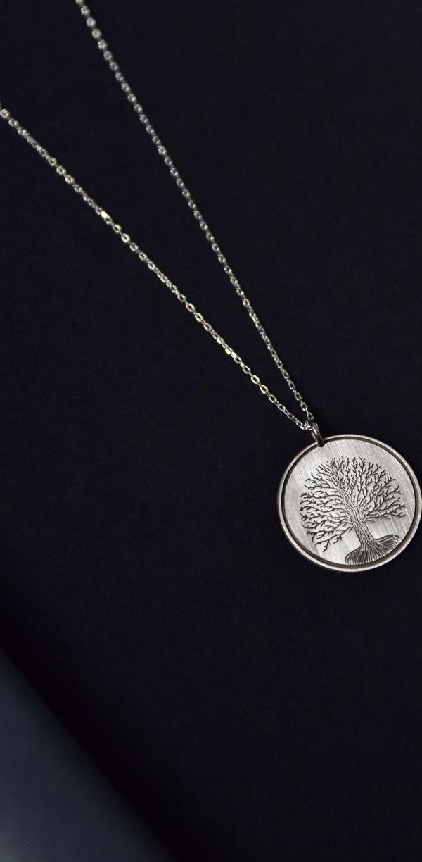 925 Ayar Gümüş Hayat Ağacı Çizimli Plaka Kolye - Image 1