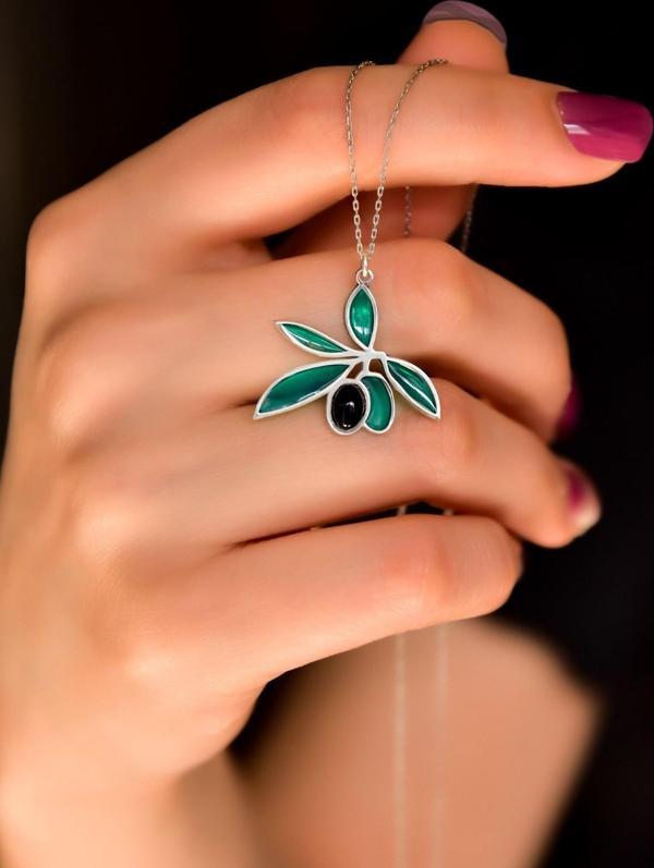 925 Ayar Gümüş Rodyum Kaplama Oniks Taşlı Zeytin Dalı Kolye - Image 1