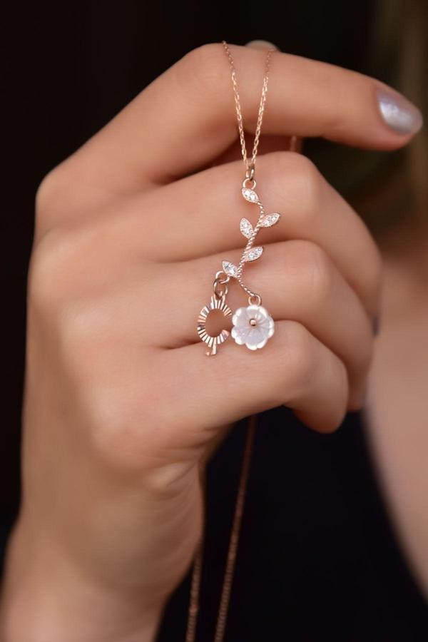 925 Ayar Gümüş Rose Kaplama Harfli Dallı Sedef Manolya Çiçek Kolye - Image 1