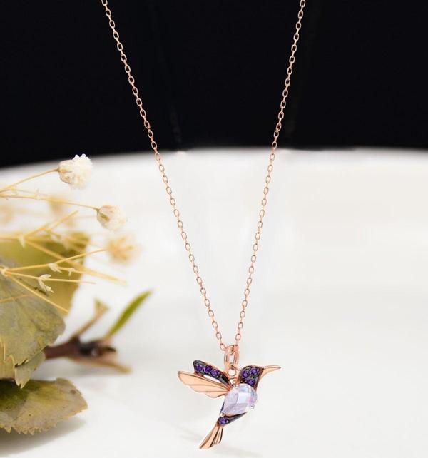925 Ayar Gümüş Rose Kaplama Beyaz Mor Taşlı Kuş Kolye - Image 1