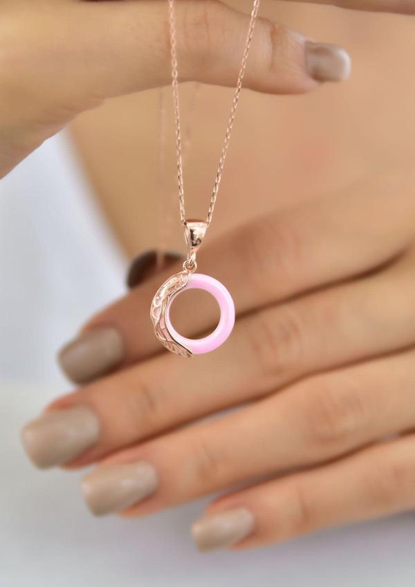 925 Ayar Gümüş Rose Kaplama Ejderha Desenli Pembe Simit Kolye - Image 1