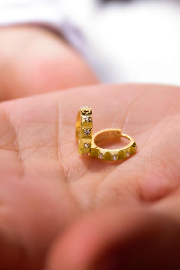 925 Ayar Gümüş Gold Kaplama Stony Slice Halka Küpe - Image 1
