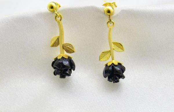 925 Ayar Gümüş Altın Kaplama Siyah Gül Model Çivili Kadın Küpe - Image 1