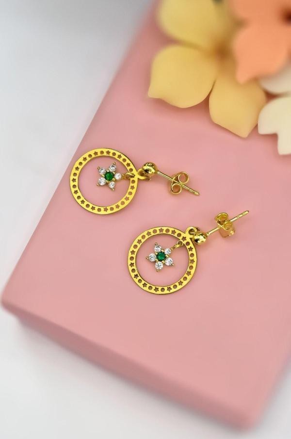 925 Ayar Gümüş Gold Kaplama Yıldız Çember, Mini Yeşil Taşlı Çiçek Sallantılı Küpe - Image 1