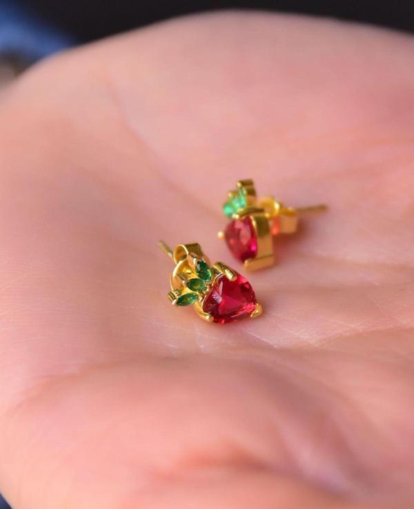 925 Ayar Gümüş Gold Kaplama Zirkon Taşlı Çilek Küpe - Image 1