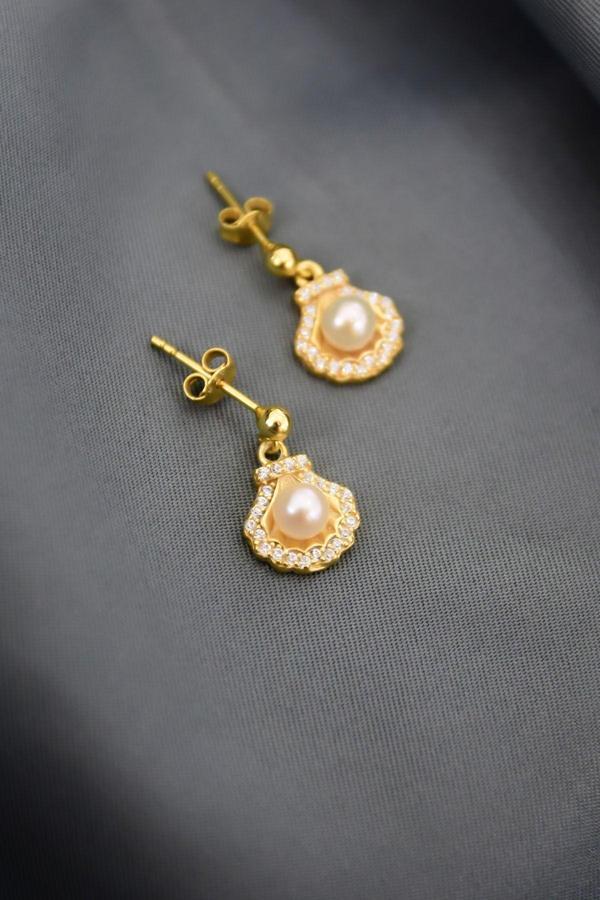 925 Ayar Gümüş Altın Kaplama Deniz Kabuğu Inci Çivili Küpe - Image 1