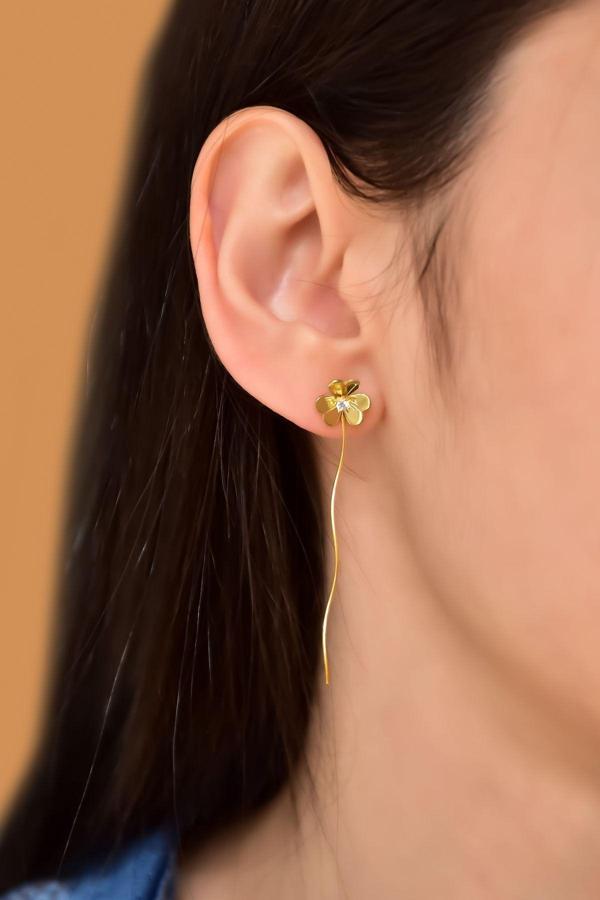 925 Ayar Gümüş Gold Kaplama Zirkon Taşlı Frezya Çiçeği Dalgalı Sallantılı Küpe - Image 1