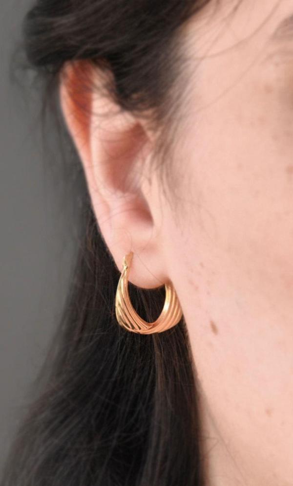 925 Ayar Gümüş Gold Kaplama Çizgili Drop Küpe - Image 1