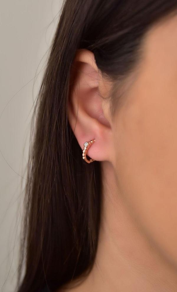 925 Ayar Gümüş Rose Kaplama Tasarım Desenli Zirkon Taşlı Halka Küpe - Image 1