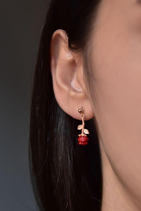 925 Ayar Gümüş Rose Kaplama Tekli Kırmızı Gül Kadın Çivili Küpe - Image 1