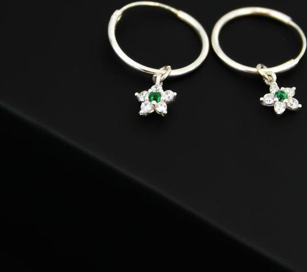 925 Ayar Gümüş Yeşil Taşlı Yıldız Model Halka Küpe - Image 1