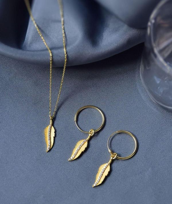 925 Ayar Gümüş Gold Kaplama Zirkon Taşlı Tüy Kolye Ve Halka Küpe Set - Image 1