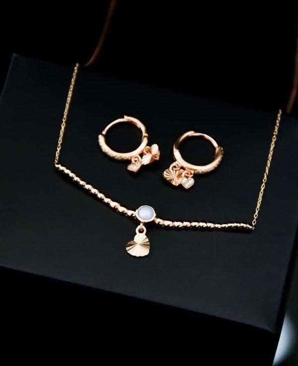 925 Ayar Gümüş Rose Kaplama Top Motifli Beyaz Ay Taşı Kalp Kolye Ve Küpe Set - Image 1