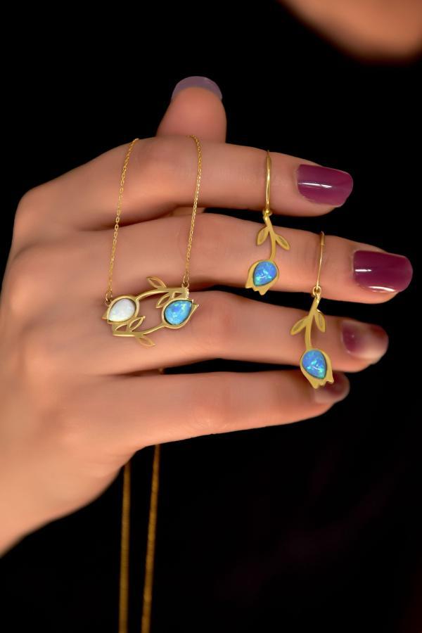 925 Ayar Gümüş Gold Kaplama Özel Tasarım Beyaz-Mavi Opal Kolye Ve Mavi Opal Lale Küpe Set - Image 1