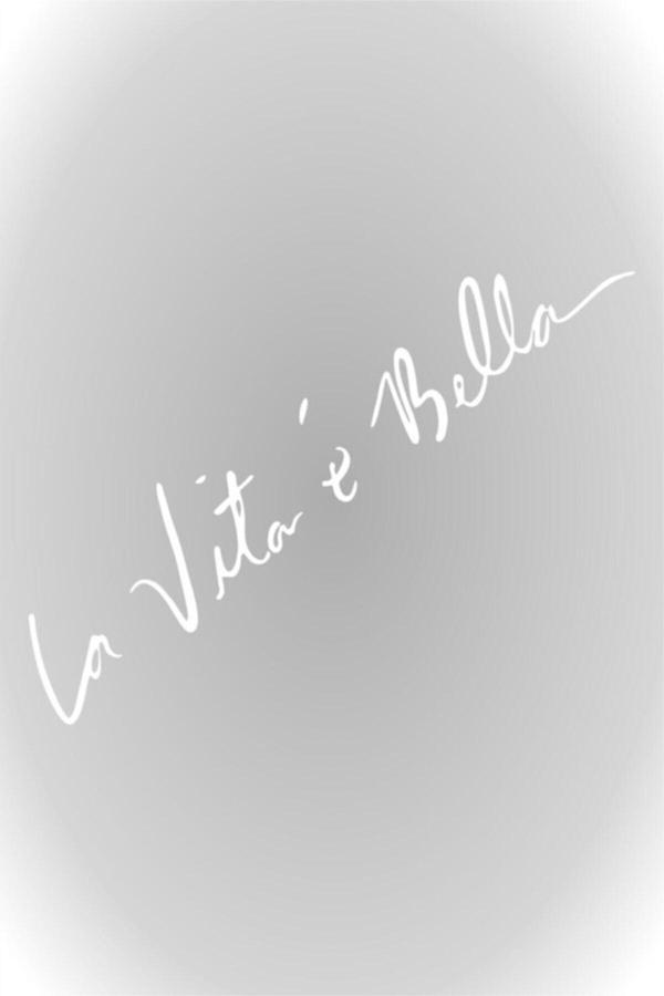 30 Cm Beyaz Hayat Güzeldir, La Vita E Bella Araba Sticker - Image 1