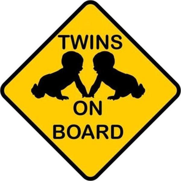 Arabada Ikiz Bebek Var Twins On Board Araba Sticker 18cm - Image 1