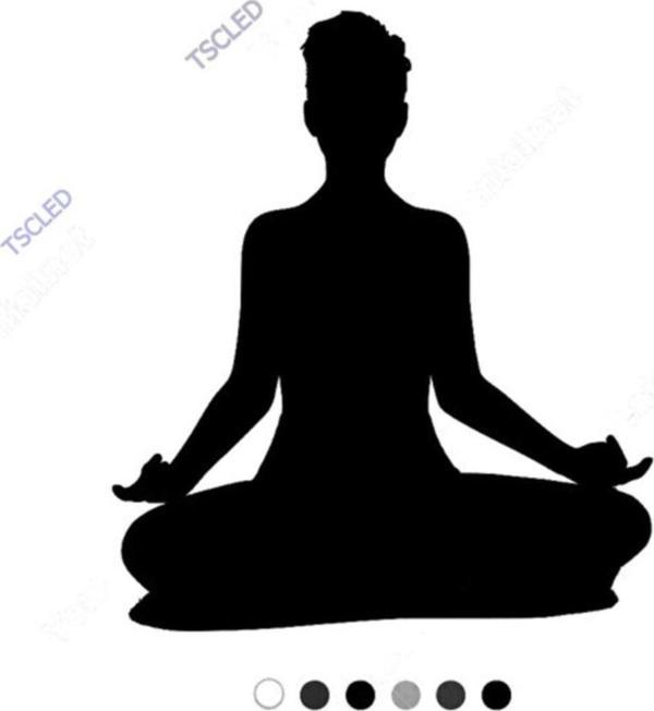 Elleri Dizlerinin Üzerinde Yoga Yapan Kadın 17cm - Image 1