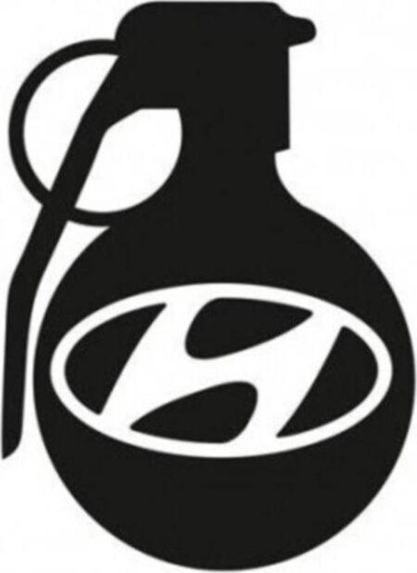 Hyundai Araba Komik El Bombası Sticker Yapıştırma - Image 1