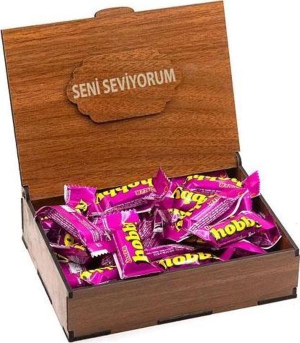 Sevdiklerinize Özel Ahşap Hediye Kutusunda 24 Adet Hobby Mini ( Seni Seviyorum Yazılı ) - Image 1