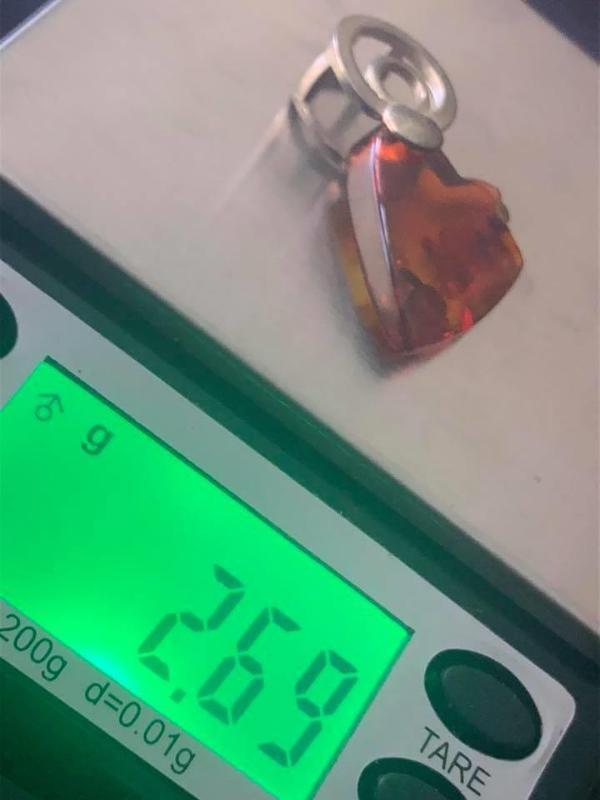 Doğal Kaya Damla Kehribar Kolye Ucu Gümüş Aparatlı 2,69 Gram - Image 1
