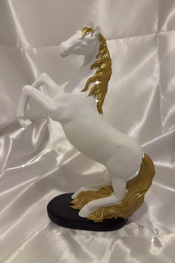 Kaideli Şahlanan KırAt  Beyaz Gold Yeleli - Image 1