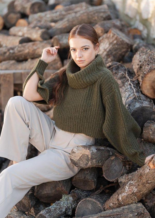 Kol Yırtmaçlı Balıkçı Yaka Crop Kazak - Image 1