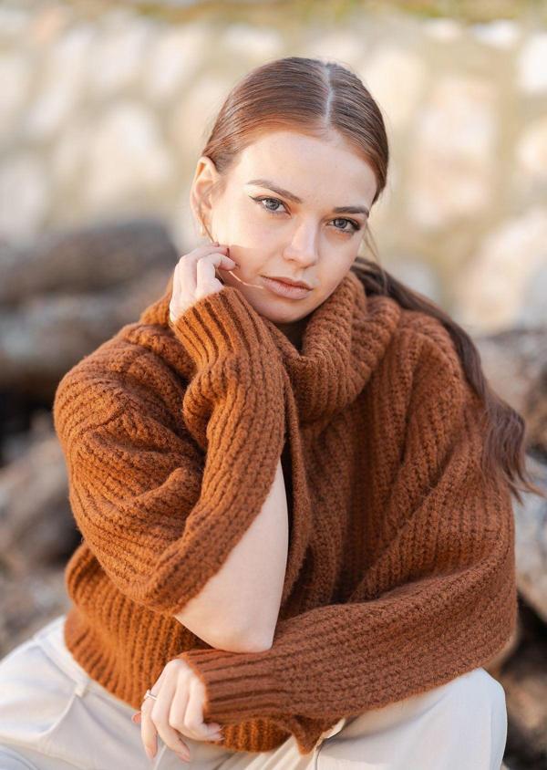 Kol Yırtmaçlı Balıkçı Yaka Crop Kazak - Image 1