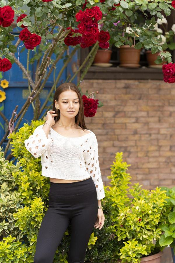 Yırtık Detaylı Örme Crop Top - Image 1
