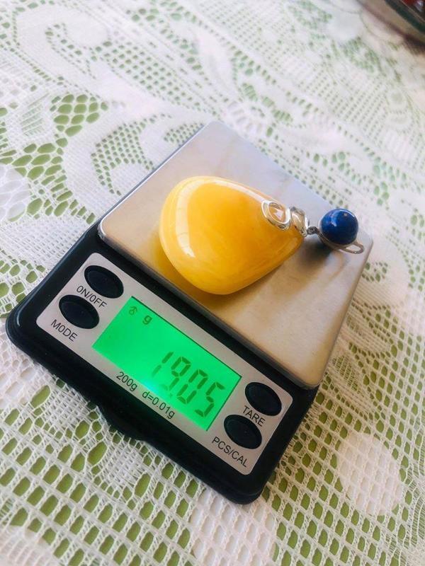 DOĞAL KAYA DAMLA KEHRİBAR LAPİS LAZULİ TAŞLI KOLYE UCU 19,05 Gram - Image 1