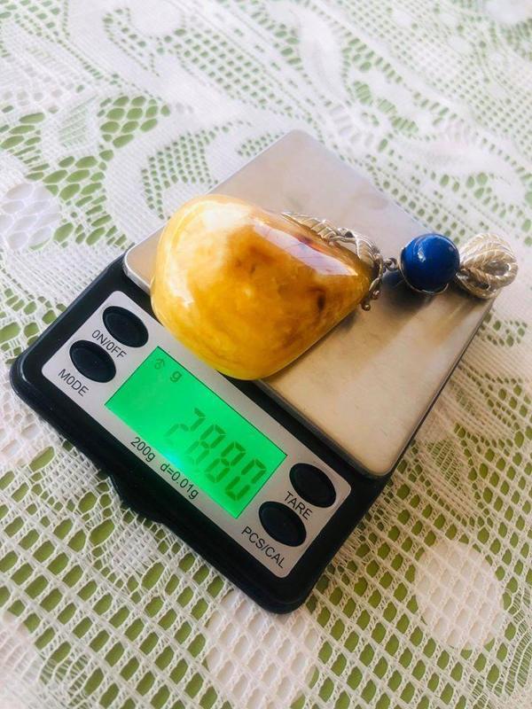 DOĞAL KAYA DAMLA KEHRİBAR LAPİS LAZULİ TAŞLI KOLYE UCU 28,8 Gram - Image 1