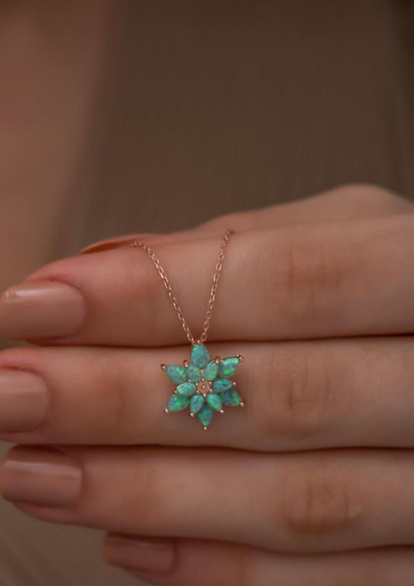 Kadın Yeşil Opal Taşlı Lotus Gümüş Kolye - Image 1