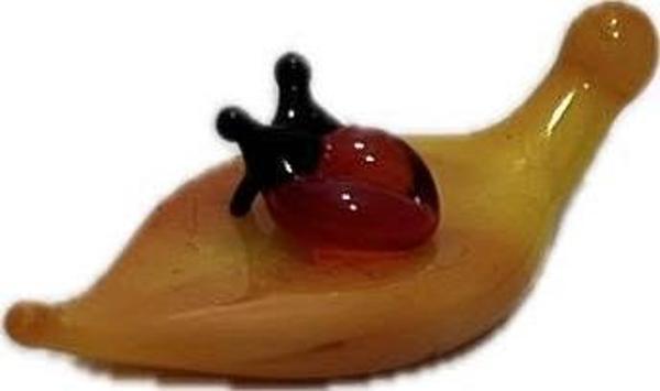 El Yapımı Mini Murano Cam Yaprak Üstü Uğur Böceği Biblo A164-09 - Image 1