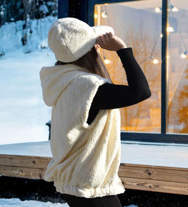 Özgüner Oyuncak Kışın En Şık Dokunuşu: Peluş Yelek Ve Şapka Kombini - Image 1